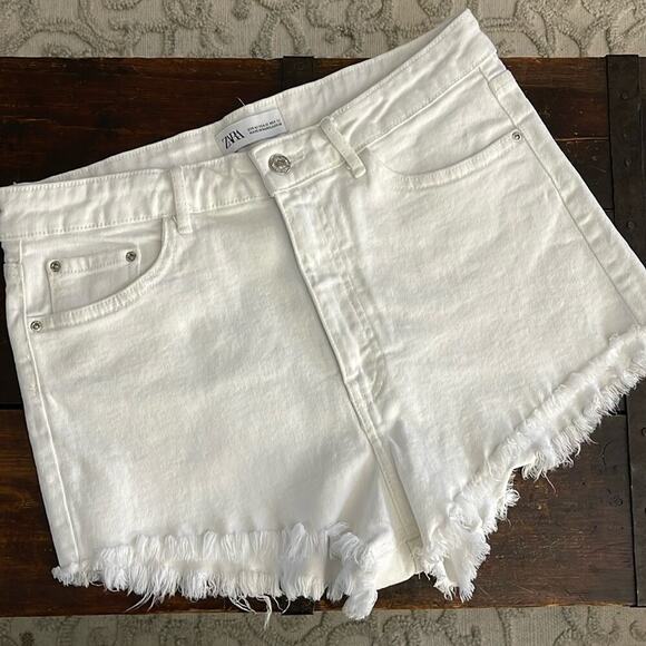 Zara Pants - Zara White Cutoff Jean Shorts 2" Inseam Size 10